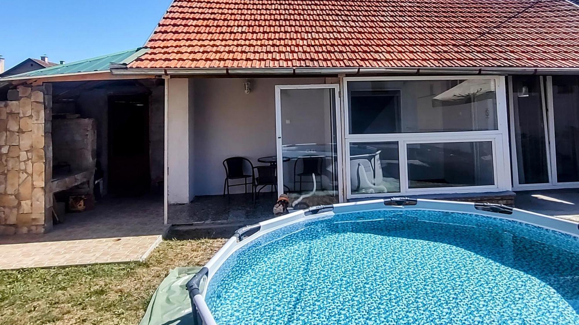 Apatin Apartman Luaran gambar